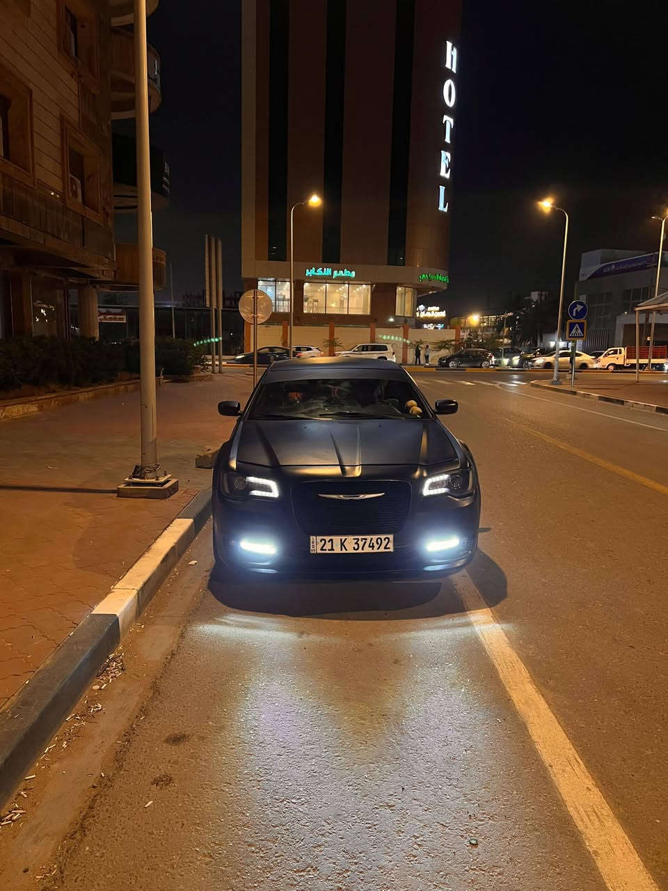 اوباما C300
مديل 2018
RT 5•7
السياره مغلفه اسود طافي لون الاصل اسود 
تخم تاير 
حداديه 
مكينه 
كير 
خير من الله 
كصه جنطه 
متؤمه شمالي مال سياره اصليه ع رقم لشاصي شغل فول ادخلك للشمال 
مواصفات خير 
كشنات كهرباء
تحكمات 
شفتات 
هواي شغلات 
ملاحضه : السياره ع وضعها وصار بيها حادث بسيط بالباب مال لعبري يطيح من سعرها او تريدها جاهزه 
ترهم مراوس او بيع مال مستعجل كلش 
السعر 65 بيها مجال 
***********
