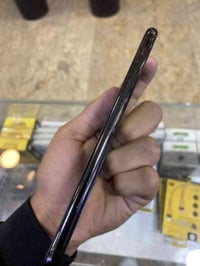 11برو ماكس  ذ256 ب94بلادية  الجهاز نضيف بمعنى الكلمة مجرد مستبدل شاشة ...