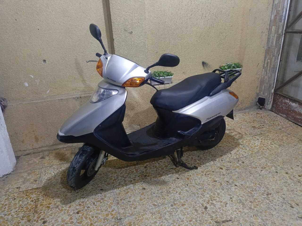 السلام عليكم سبيسي ياباني للبيع الدراجه جديده صار شهرين من طالعه من المعرض كفراته أصليه والدراجه لوك ما ماشيه هواي وكله بلاديه وشغاله برغي🔩 تجاري مابيه كل نقص مابيه المكينه خرسه شرط متسمعله صوت ناعمه كلش فقط ولفات مبدل سعره ٧٥٠جوه السوك مكاني الكوت الشراي يتصل ***********
