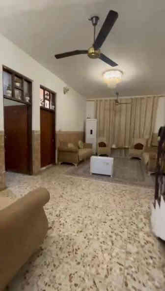 السلام عليكم 

بيت زراعي للبيع مع أثاث كامل مساحة 350 عنوان / بغداد مقابيل التأميم قرب فلكة سلمان 

البيت صاير ركن عالشارع 
يحتوي البيت على ٢ غرف نوم 
٢ مطبخ (حار وبارد ) 
صالة 
استقبال 
٢ حديقة 
كراج على طول البيت 
الواجهيه ١٤ والنزال ٢٥ 

الأثاث يشمل غرف النوم 
تخم عدد ٢ 
المطبخ كامل ثلاجة وطباخ ومايكرو وكاونتر ومجمدة 
سبالت عامودية وجدارية 
كاميرات مراقبة
بلازمات 
تانكي مي ٣ 
سخان 
دبات غاز 
طباخ وفرن وشافطة ممستخدمات 
مطبخ حار وبارد 

السعر على الخاص او على الواتساب ***********
