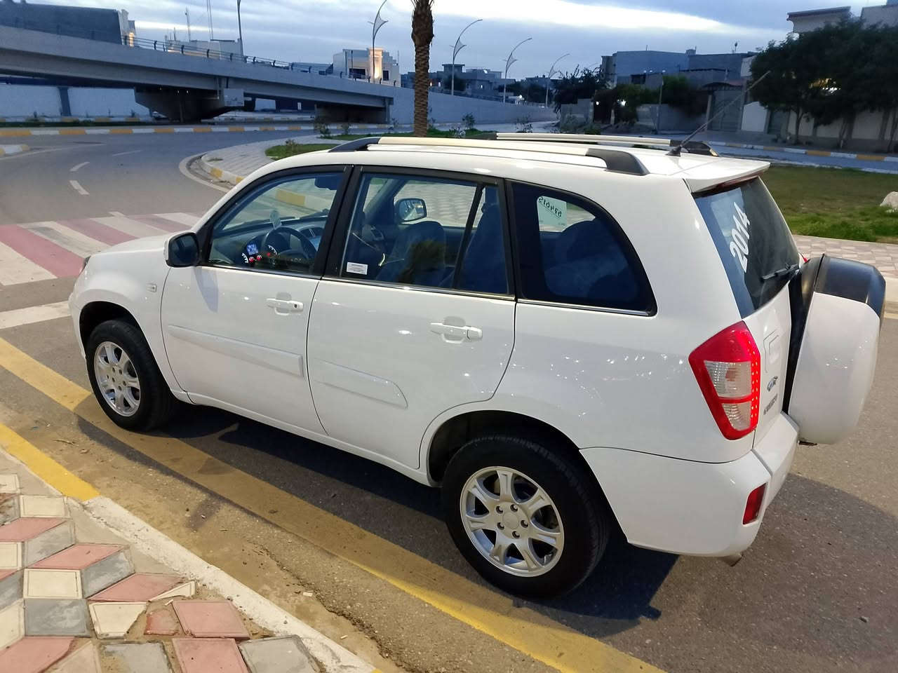 شيري تيكو موديل 2014 كير اوتوماتيك سيم المرغوب مرواسه بتكسي 
بدون ظرر بدون صبغ

كير محرك صدر كهربائيات شرط 
 
شاشة كامرة 

تدفئه تبريد شرط 

4 تايرات جديد باتري جديد 

تحكم استيرن تثبيت سرعة رقم وسنوية جديد 

 بي دفتر بنزين شرط التحويل والغرامة السيارة مال بيت

سعر 73 للاتصال 

***********"."***********
