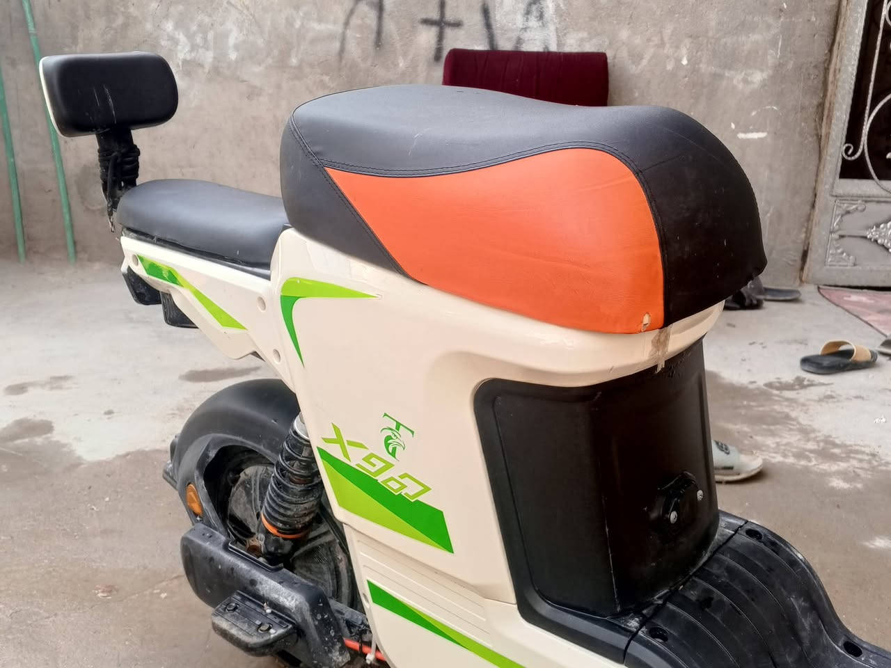 سلام عليكم شباب دراجه شحن اكس99ميه دراجه حلوه ملف2000 ومرتبه بطاريات20جدد لون ابيض وبيه صد صندوق وانا فلته موديل 2025دراجه نضيفه بس انه ماقسله كلشي شغال بل دراجه سعر 450وبيه مجال الرقم***********
