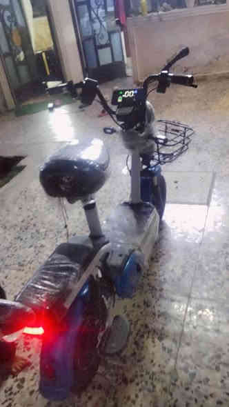 السلام عليكم دراجه شحن جديده موديل 25 لايت عالي ناصيف تمشي حقيقي 70 اشاير كله شغال بطاريات 4 جدد قفله من الخير 195 وموجود توصيل داخل بغداد فقط *********** مكاني بغداد الحسينيه
