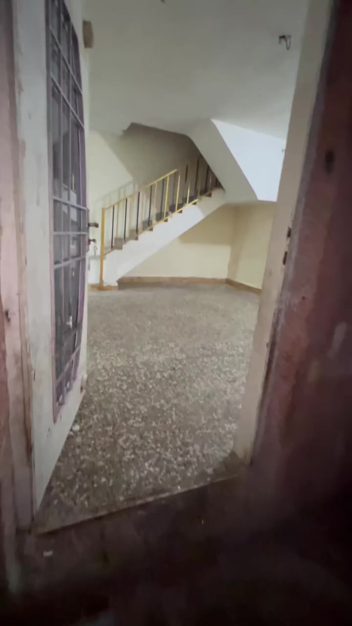 مشتمل طابقين للايجار
العنوان حي القاهرة قرب الشارع العام
يحتوي على صالة مطبخ خدمات مدخلين 
طابق ثاني يحتوي ع غرفة كبيرة تصلح غرفتين وسطح
للاستفسار الاتصال: ***********☎️
