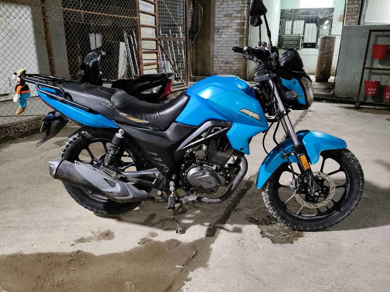 KEEWAY RK 150cc
موديل 22 مرقم بغداد 
ممشاها قليل (41 الف كيلو)
لون سمائي 
مكفولة من التنقيص و التبخير و النضوح 
كلجات و زنجيل و دشلي زنجيل و قمجي كلج و كيلو متر جدد
مبدل بيها شجرة كير فقط 
سعر 1950 و بيها مجال بسيط
مكان بغداد الشعلة 
ه‍:***********
ه‍:***********