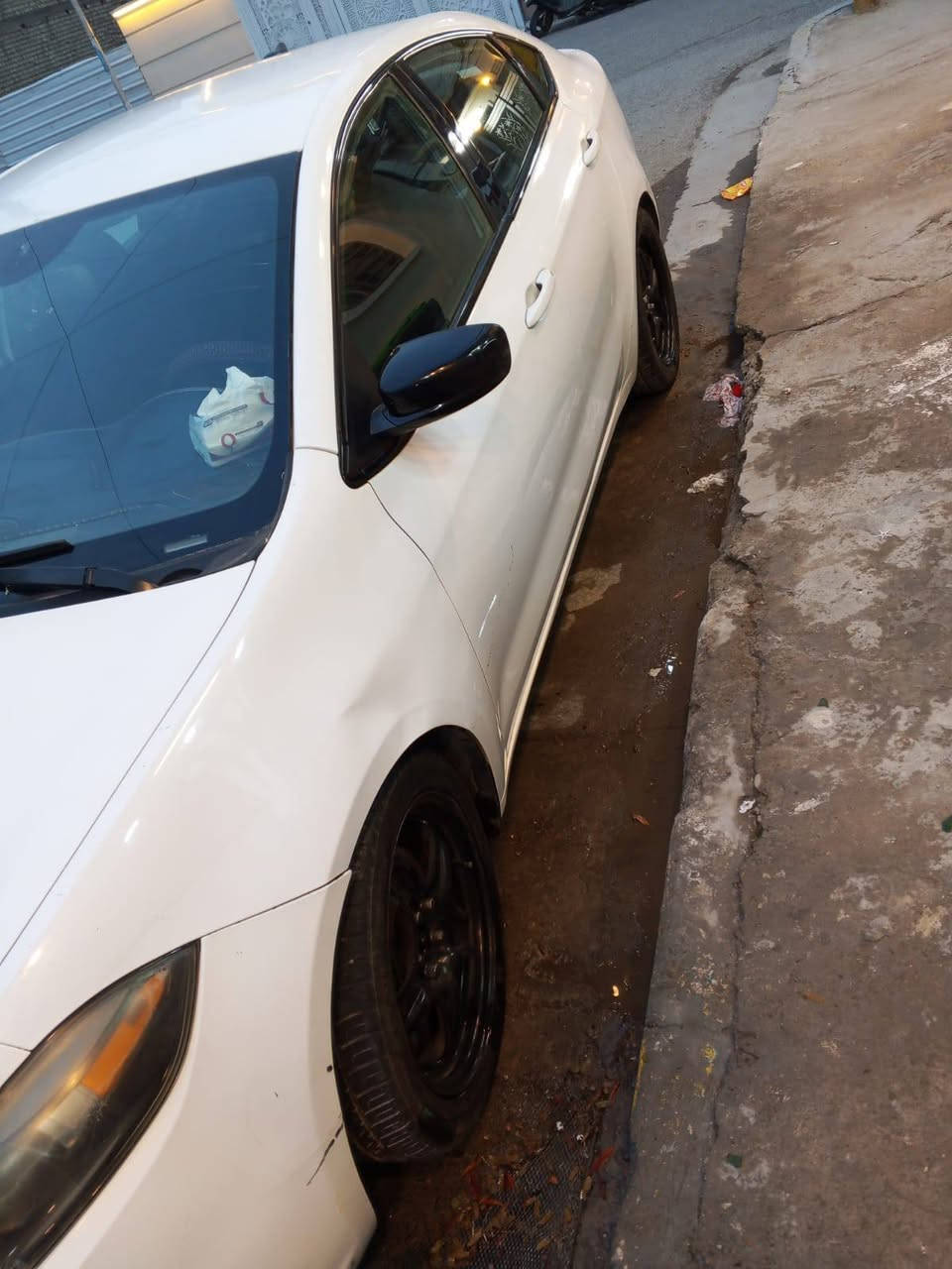 السلام عليكم سيارة امريكي دوج تشارجر موديل 2016 السعر 90 ورقة وبيها مجال تفاصيل اكثر ع الرقم ***********
