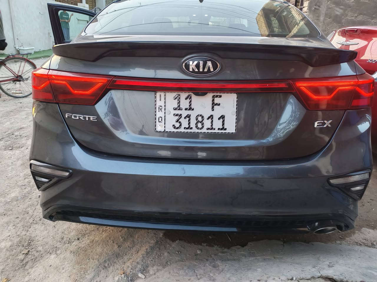 سلام عليكم 
كيا فورتي 2019 للبيع 
فئة EX فول مواصفات اعلى فئة 
وارد كندي حادث جاملغ وبنيد ونفسهن مصبوغات بدون 
شواصي بدون لغد 
كير مبدل AT ست 6 نمر 
المواصفات
فتحة سقف 
تحكم ستيرن جهتين 
انارة ترحيب بالبيبان الامامية 
شاشة وسطية للاعطال 
رادارات امامي وجانبي (نقطة عمياء) 
تبريد مناخي منفصل 
تبريد خلفي 
نضام عدم الازعاج عند الاتصال ينصة التبريد 
كشنات جلد تدفئة تبريد الاماميات 
الكشنات الخلفية تدفئة 
كشن السايق كهرباء 
شحن لاسلكي 
شاشة + كامرة خلفية دوارة 
لايت زنون عالي ناصي بلاد 
بك لايت ليزي ليد 
صندوق ذكي يفتح عند الاقتراب 
سماعات من ماركة harman kardon بلاد 
دمامات صوت امامي + خلفي 
مثبت سرعة 
مانع انزلاق 
تحديد مسار 
حساس تاير 
ويل كب سبورت بلاد 
السيارة نقصهة الرادار الامامي متوقف عندي مااعرف متحاج برمجة او غير شي + بولبرنات امامية 
السيارة ماشية 125000 
السعر 130 وبيهة مجال بعد المعاينة 
للاتصال واتس اب موجد ايضا ***********
