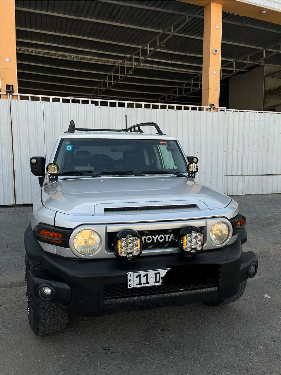 ⸻

🚙 تويوتا FJ كروزر 2007 – وارد أمريكي
للبيع سيارة نظيفة نظافة الوكالة، استعمال شخصي ومهتم بيها من الألف للياء.

🔹 المواصفات:
 • قير أوتماتيك
 • الحالة: ممتازة جدًا – ما ناقصها أي شي
 • المكينة + القير كفالة فحص تراي وين ما تريد

🔹 الإضافات:
 • ويل LENSO عدد 5
 • Switch Panel مربوط على كل الإضاءة
 • شاشة سفاري CarPlay
 • كاميرا تسجيل حوادث 4K أمامية وخلفية
 • بروجكترات عدد 4
(9 إنج + 7 إنج) مع قواعد بروجكتر
 • أريل مع قاعدة خلفية
 • استيرن رياضي تحكم شغال
 • تايرات BFGoodrich جديدة ما صار كم شهر من شادهم

🔹 الهيكل والداخلية:
 • البدي مكفول من المعجون والضرب والقص
 • صبغ حزام تجميلي فقط
 • داخلية السيارة نظيفة جدًا (حالوب بالقُمّارة)

🔹 التسجيل:
 • رقم وسنوية جديد
 • هزة جديدة
 • السيارة باسمي
 • رقم بغداد / مشروع وطني

📌 السيارة ما تصرف عليها دينار
كلشي بيها نظيف وجديد وجاهزة للاستخدام بدون أي مصروف.

💰 السعر المطلوب: 163 ورقة (مجال بسيط ) 

مكاني بالبصرة : *********** البصرة, العراق
