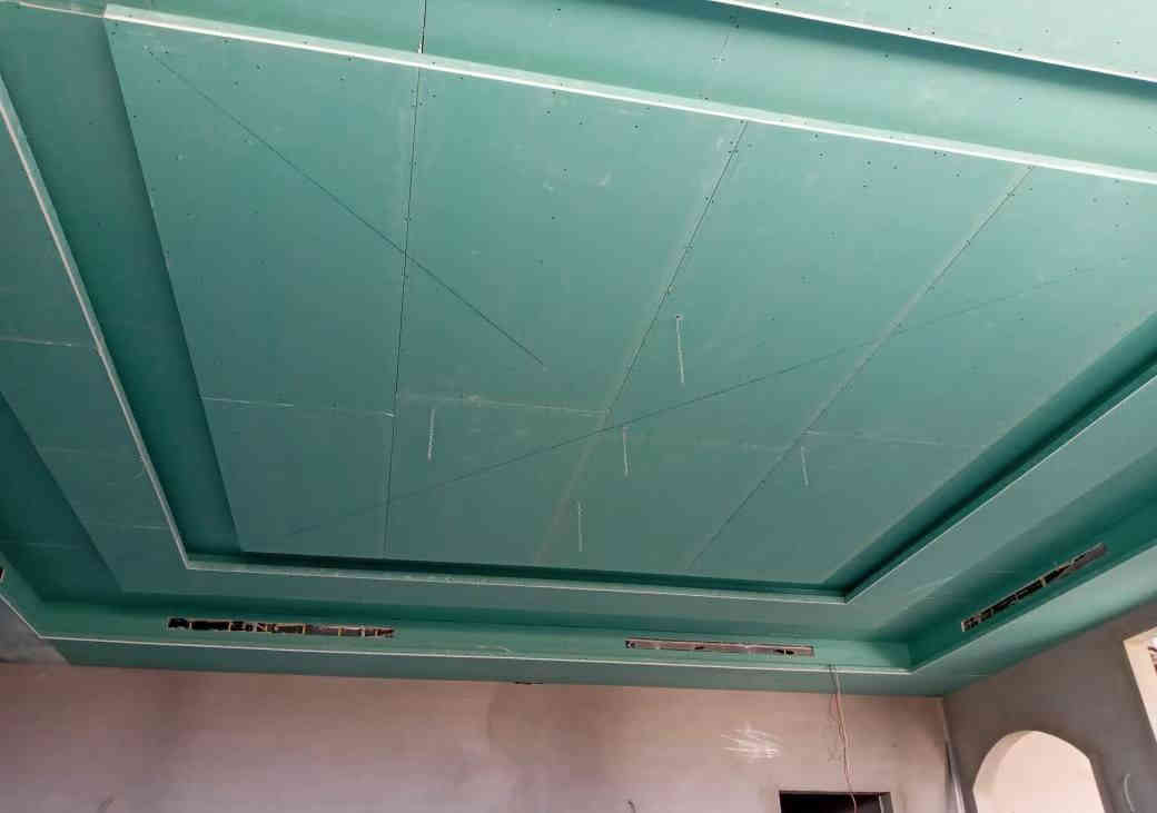 عمل جميع الديكورات وانواع الاصباغ الحديثة داخل وخارجي بأسعار مناسبة استفسار ***********
