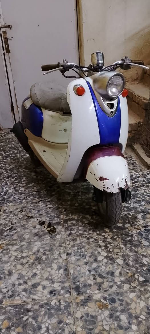 مصريه خطين دراجه كلش نضيفه وناعمه خرسه كهربائيات شغاله لايت عالي ناصي هورن بك لايت قفل جنطه قفل سكان دراجه نشطه شلعتها قويه  عداد بانزين شغال  عداد سرعه شغال شرط سرعتها اذا مو 60  لا تاخذها  دراجه مال جناي  السعر 225 مكان ناصريه ‏‪***********‬‏
