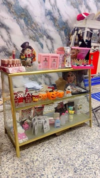 عارضة جام • خزانة زجاجية • للبيع