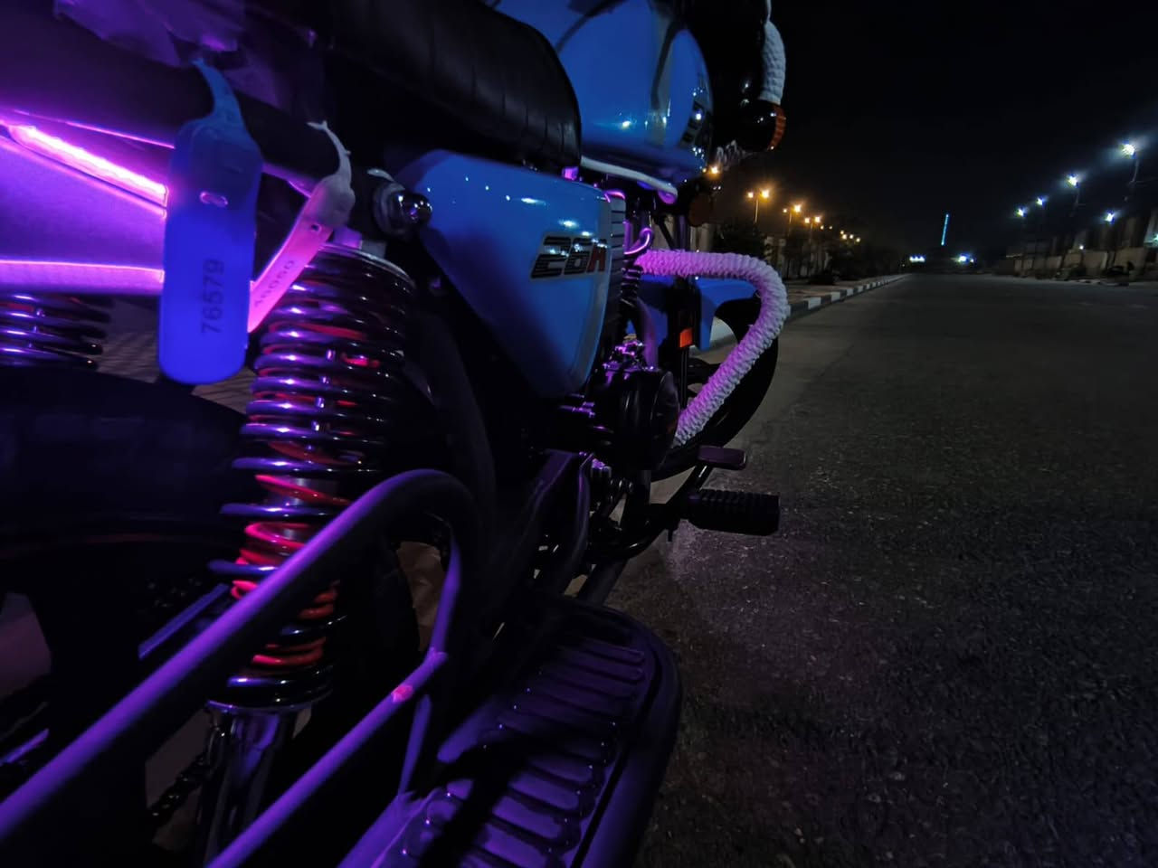 (أللهم صلي على محمد وآل محمد)🌱
دراجه دايوان:  موديل 2023:  لون سمائي مميز: ✅ (((مرقمه وكامله سنويه بسمي تحويل بنفس الدقيقه))) 
دراجه خير من الله نضيفه واحد ع واحد ✅عده جاملغ المامي بي كسر محرك شرط ☺️برغي ممفتوح بي يشهد الله وروح افحص وين متريد اترايها (التركيا ) 😂 
دراجه من محل البيت من البيت المحل فقط 
لا مشتغله دلفري ولا شايفه تعب بشارع 😉 مداريها اكثر ممداري نفسي 😂 شرط دهن MOTUL حته عطر بي 😉بعده بلونه وابدله::  حجي من اكلك واحد ع واحد ✅

السعر::  ((2)) مليون( وميتين الف) مو شراي لا تكسر بحلال العالم والسوك كلشي بي تحياتي:***********
