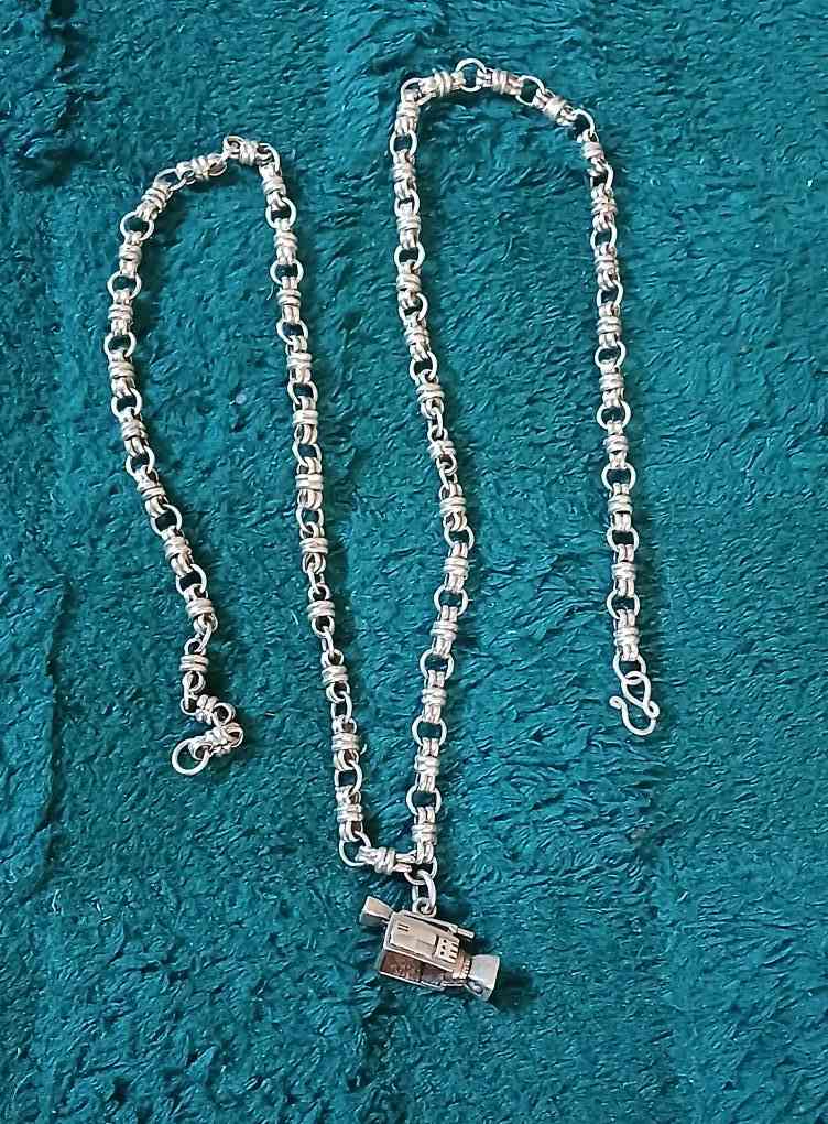 زنجيل فرعوني حلقه عدد ٤ خواتم عدد ٢ للبيع الغرام ٣٢٥٠ اتصال فقط *********** عنواني البلديات
