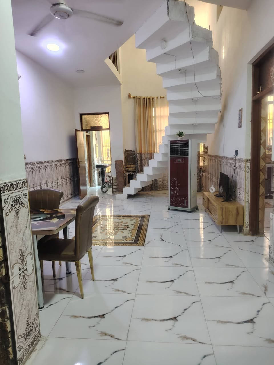 السلام عليكم
بيت مساحه ٤١٤ خلف الكفيل منطقت بغداد بناء حديث كله طابوك عقد ع ٢٥ مساحه البناء ١٨٠ وبصفه قطعه فارغه يحتوي ع غرفتين واستقبال أو صاله الاستفسار
***********
