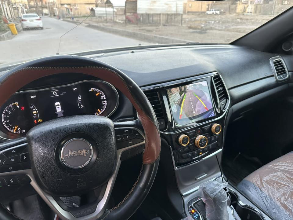 جيب لاريدو 2020 فئة بلاك توب لون إسمنتي فورويل  وارد أمريكي رقم بغداد الإنكليزي
. (السونار مرفوق بالمنشور)
🔺المواصفات 🔺
تشغيل عن بعد
جنطة كهرباء +كشن كهرباء
شاشة كبيرة
فتحة 
حساس خلفي +رادار امامي وجانبي
توقف ذاتي
لايت زينون عدسة

سيارة جاهزة للأخير تخم تاير الشركة 

🔺السعر 240 وبيها مجال 
للاستفسار ***********
