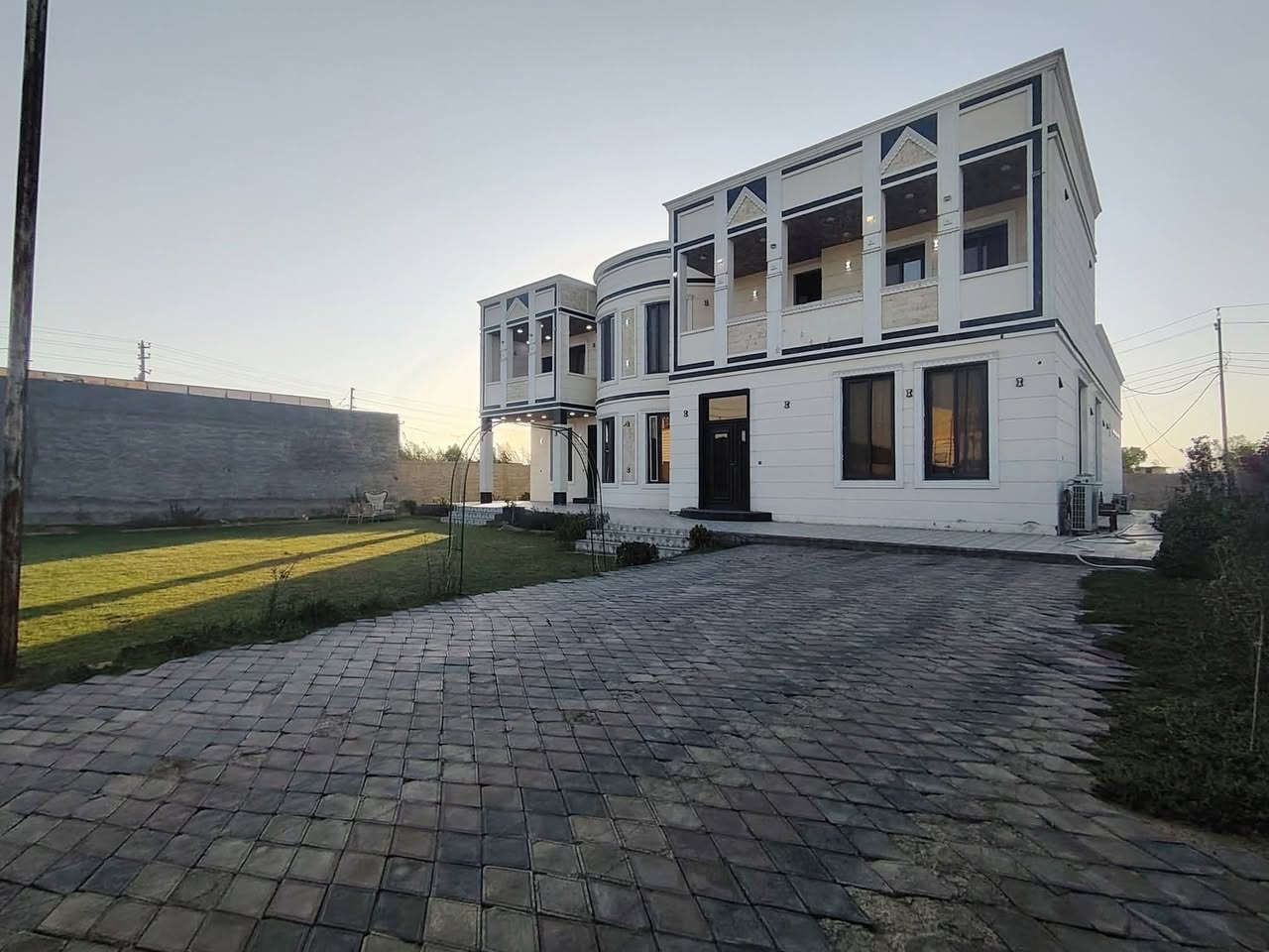 1500م للبيع
يحتوي على ٥ غرف نوم +مع كل غرفه سويت
للاستفسار *********** /***********
