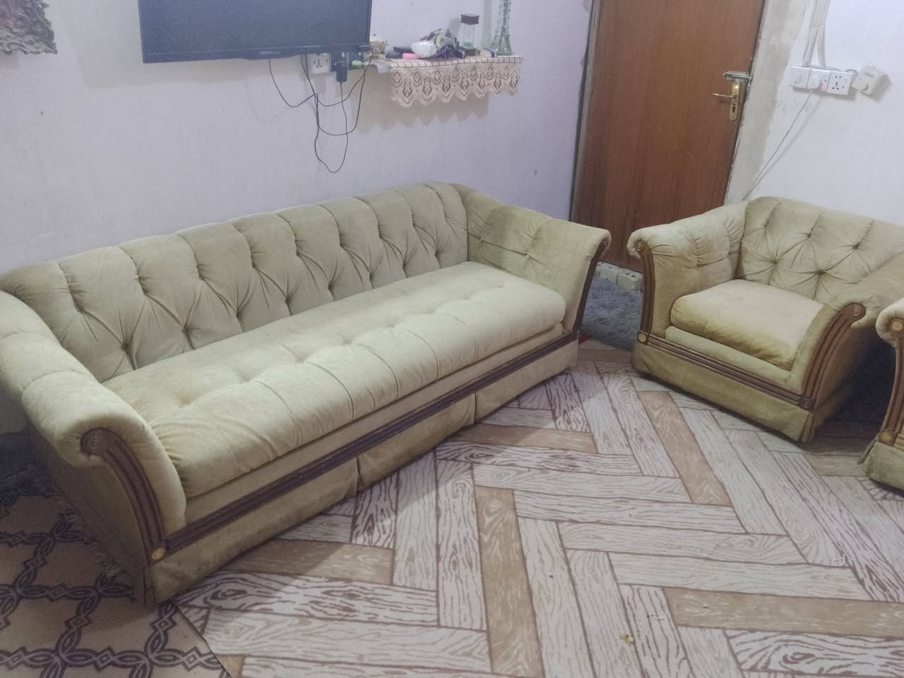 تخم 10مقاعد جدن نظيف تقريبن جديد مكاني بغداد الحريه متواجد علخاص ***********
