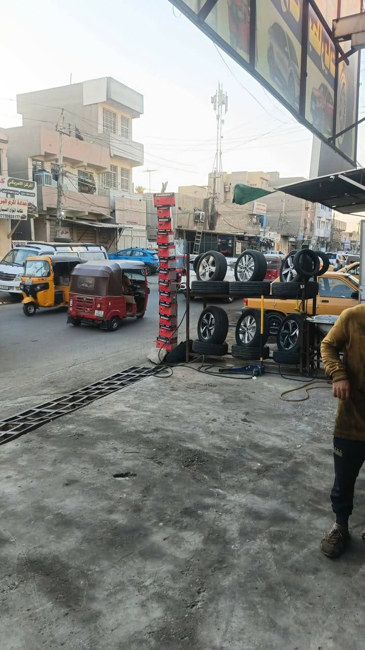 السلام عليكم محل للبيع منطقه الامين شارع العام صف مطعم الرياضي كامل بنشر ودهن *********** استفسار على الواتساب
