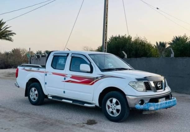 سلام عليكم نيفاره موديل 2015 سياره جاهزه من كلشي رقم انكليزي بابل جاهز بس شد  مكان بابل رقم ***********
