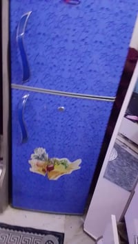 ثلاجه نظيفه حجم وسط تجميد فول سعر 150وبيها مجال  الشراي يتصل واتساب  0...