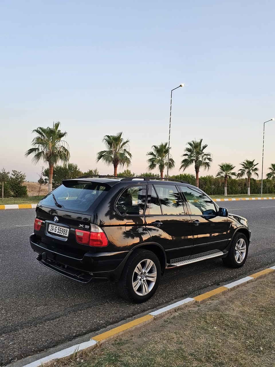 بي ام X5 موديل 2003فول موصفات بدون فتحه محرك 6 دبل فانوس بانزين بدون صبغ سيارة جديدة كله على البلاد رقم ادهوك جديد لون اسود ملكي سعر 115 شراي اتصل *********** مكان كركوك
