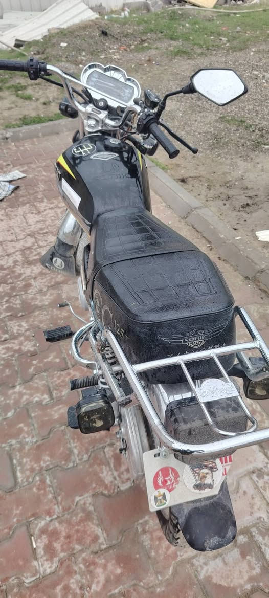 سلام عليكم دراجه سونيك للبيع موديل 24 محرك كبس ما مفتوح برغي  صالنصه رياضي كهربائيات كله شغاله دبلات جديده بلادي 4 كير دراجه احلى من الصور السعر 675 وبيه مجال حك الجيه: العنوان كركوك: مفرق شوان قرب مطعم ميديا
رقم الهاتف: ***********
