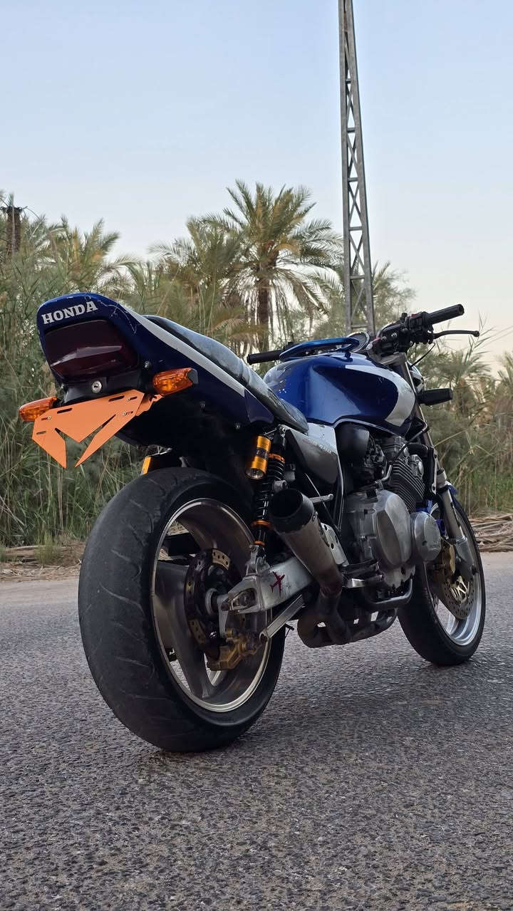 سلام عليكم
دراجه CB4 

جيل الثاني هايبرد 

الدراجه كفاله من كلشي 

الدراجه كلشي مناقصها 

مكاني كربلاء/ عين التمر 

*********** موجود واتساب
