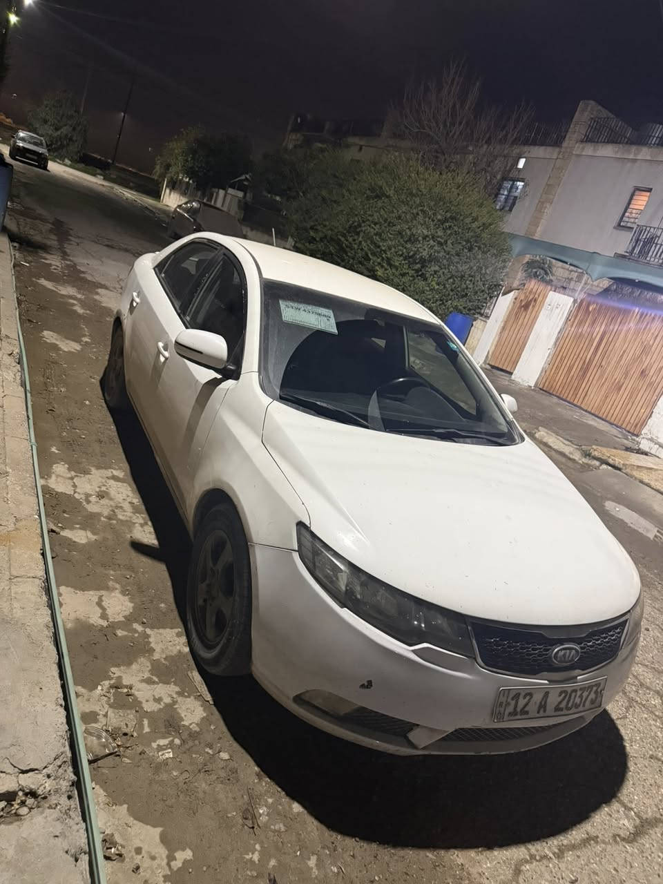 كيا سيراتو 2011 
كير اوتماتيك 6 نمر شرط 
مكينه 16 دوش شرط
رقم نينوى جديد هزه جديده 
صبغ عام ضرر تحرير شرط بدون دواخل وبدون ضربه 
طخم تايات جديد ويل كب بيها باتري جديد 
منضومه زينون بيها 
مكاني موصل 
*********** 
***********
سعرها 86 بيها مجال قليل
