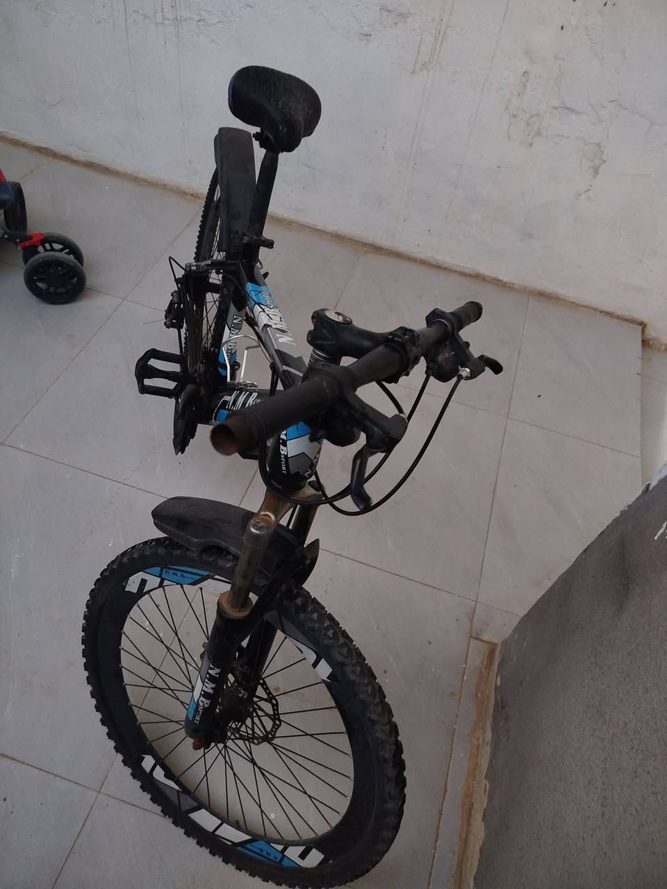 دوو بایسکل 
سوورکە 50 هەزار
ڕەشکە 60 هەزار 

ژمارا موبایل ***********
