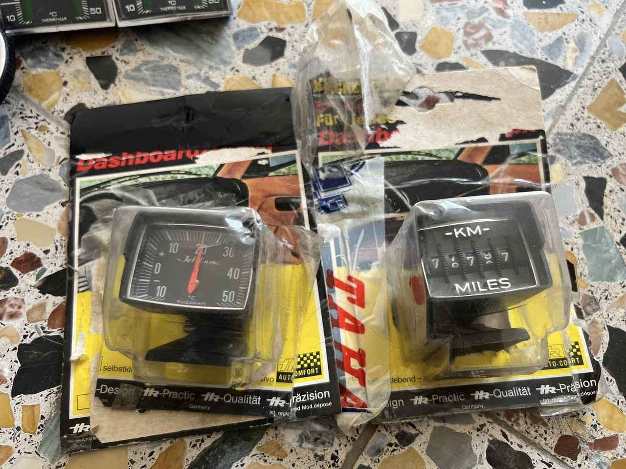 السلام عليكم غراض للبيع كلمن سعره عنوان البلديات ***********
