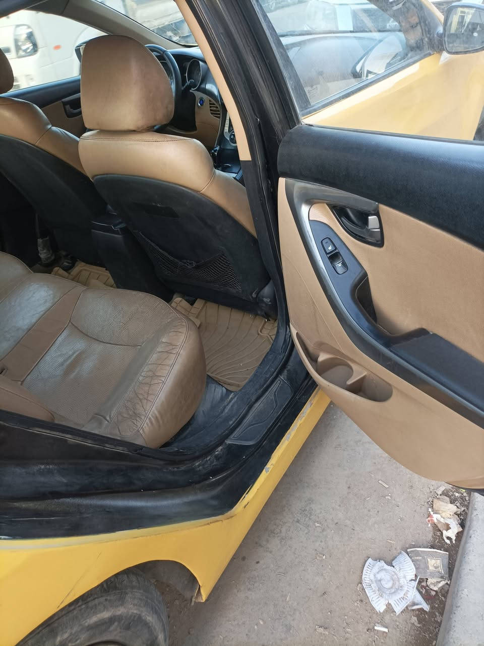 السلام عليكم 
النترا 2012 أمريكي حادث جاملغ الخلفي وبالعراق حادث باب مصلح وباب مبدل 
سياره مفوله كشنات جلد بصمه فتحه
 سنويه ساقطه أقل الشهر 
تبريد كمبريسر عاطل بس
صدر %50  
صبغه جديد 
سعرها 93وبيه مجال 
***********
