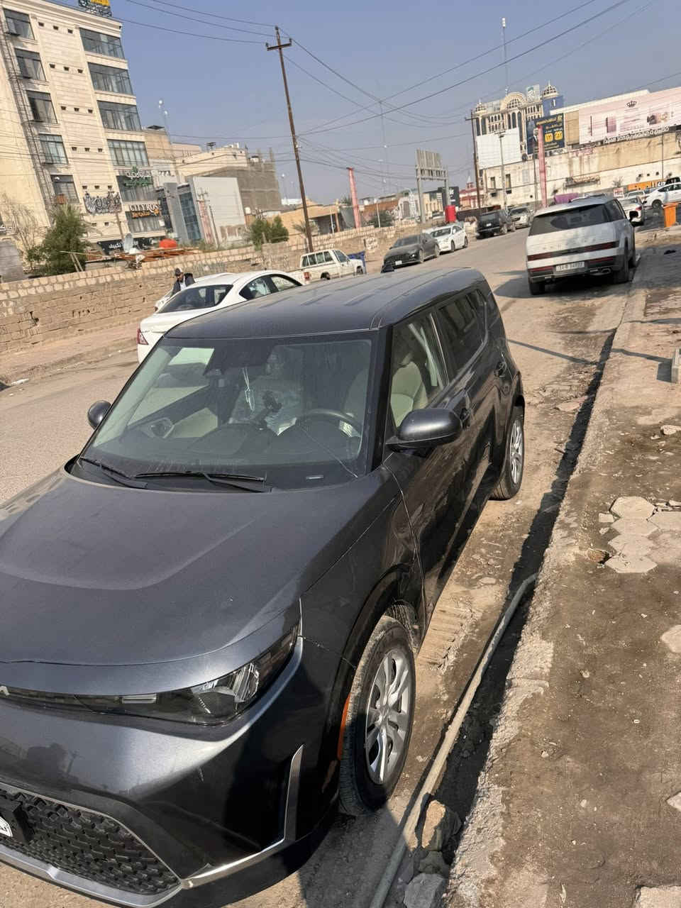 السلام عليكم
كيا صول 2024 وارد امريكي السعر 145 

ضرهه مثل ما موضح بصور 

سياره بعده زيرو ماشيه 3000 كم 

رقم فحص موقت تسجل بكل المحافظات 

مكاني البصره / ***********
