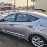 النترا امريكي موديل 20 السياره باسمي غاز بانزين حدثه قبق جنطه فقط وبيه...