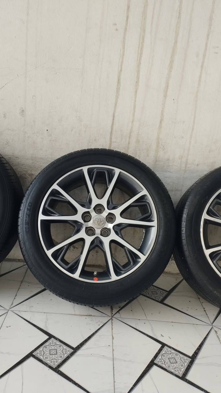 اسلام عليكم اخوان سعر 250 الف واصل وجب جديد طخم ويل تايرات كورلا SE موديل2017 حجم 17 شريكة أصلي بلادي ماشاء الله نضيف لا لحيم لا عواج لا صباغ طخم تايرات نص عمر قياس تايرات 215/50/17 سعر 250 الف عنوان كركوك قادسي أو لا يم نادي سولاف رقم موبايل ***********  ***********
