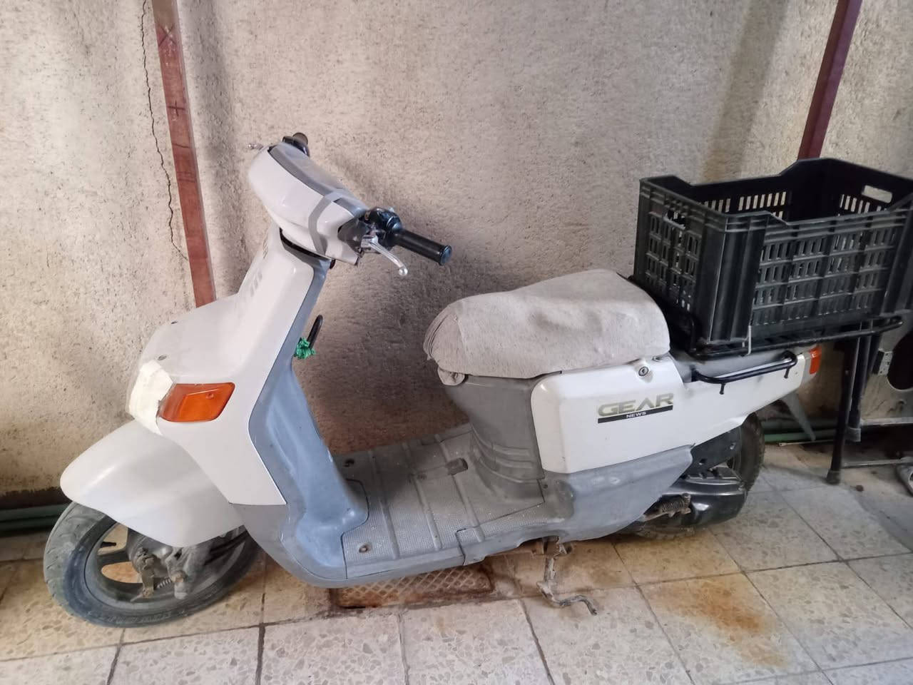 سلام عليكم شباب دراجه بيكم نضيفه وحلوه مكينته ناعمه كلشي شغال بيه ماعده لايت مايشتغل فقط تجي وشوف بعينك سعره 450وبيه مجال مكاني البصره القبله رقم ***********
