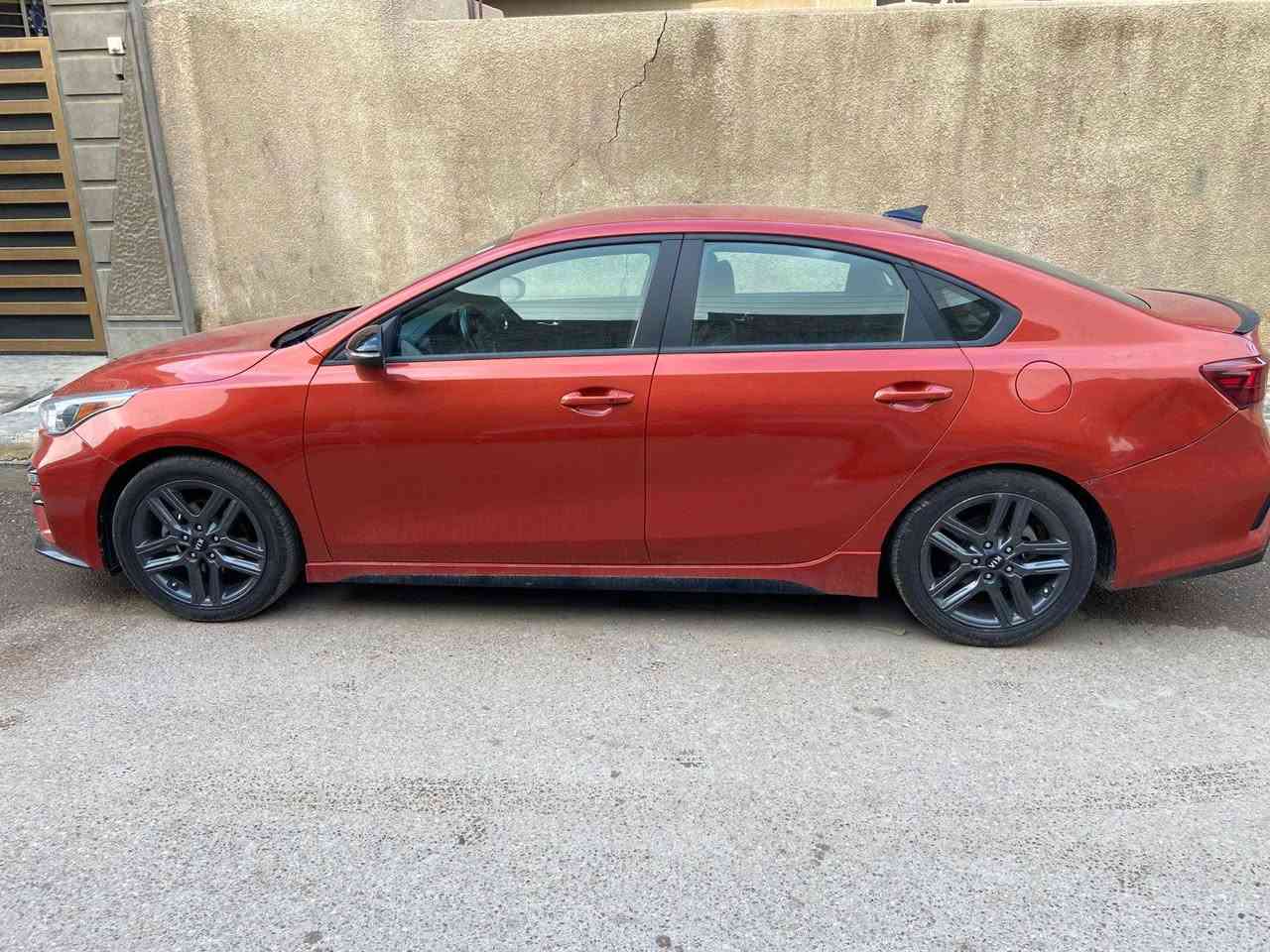 كيا فورتي (موديل ٢٠٢٠)🤍🔥
🚗 وارد أمريكي
🧾 فئة GT Line بدون فتحه لون مشمشي بدون صبغ او تبديل 
✅ سيارة جاهزة من كل النواحي رقم بغداد  بسمي  بيها بارد بل جاملغ الخلفي عنوان بغداد 
***********
