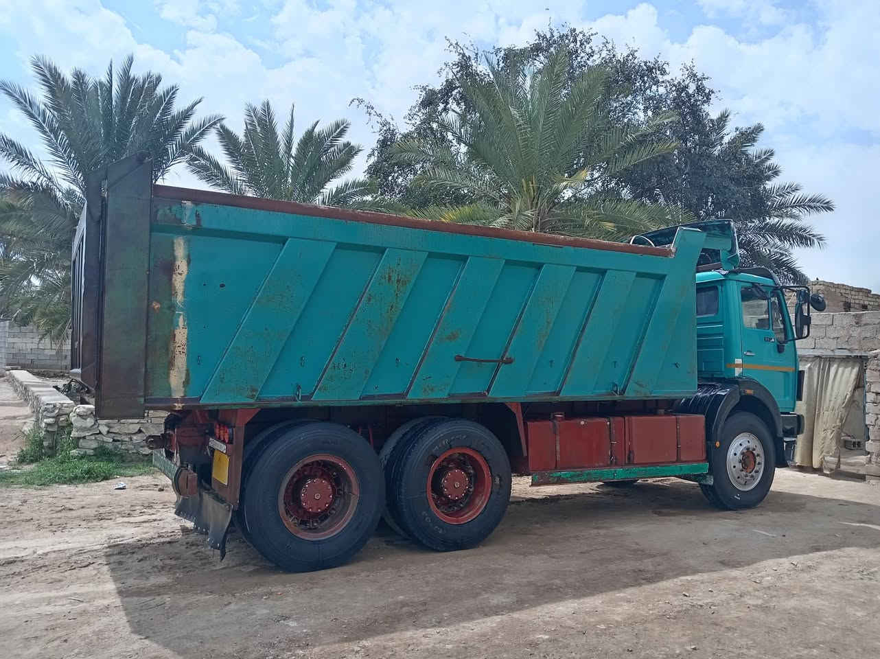 السلام عليكم للبيع سيارة موديل 75 لأستفسار الاتصال على الرقم ***********
