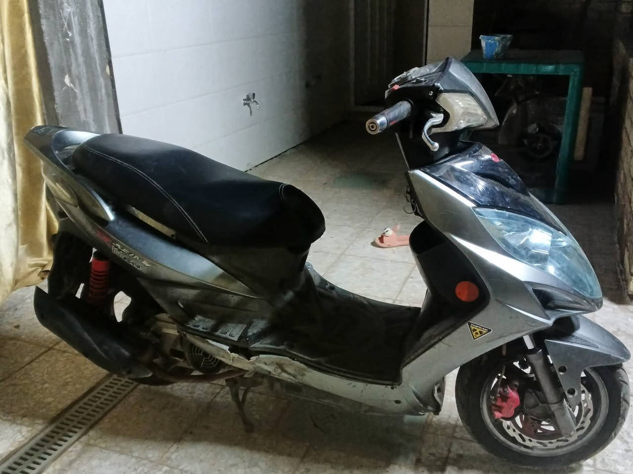 السلام عليكم دراجه كامكو نضيفه برغي ما مفتوح  السعر 400 بيه مجال مكاني بغداد رقم *********** بس واتساب
