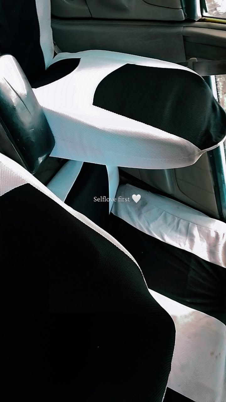 جيلي موبل 2013
#سياره نضافتها 80 /100
#حداديه جديده 
#كهربائيات 
#لايتات زنون 
#مكينه ديهاستو  اتو ماتيك 
#تخم تير. جديد
#سنويه لغايه 2025 
#خط وبحث مصفره 
#مكانها الديوانيه /📞***********
#السعر 28 بيها مجال حك جيه فقط
