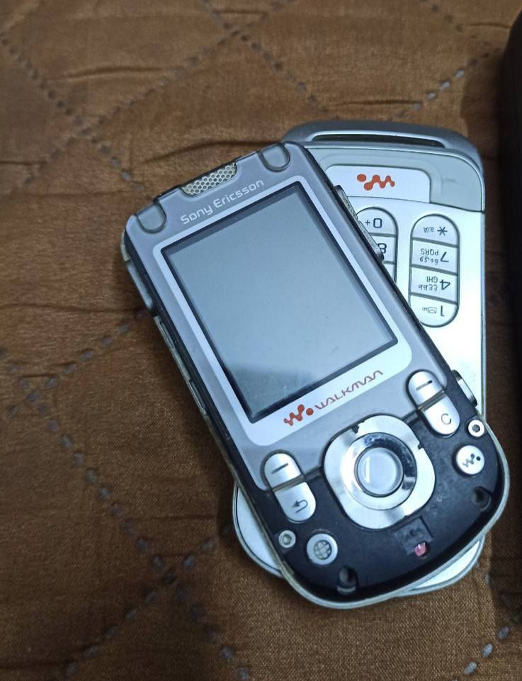 اجهزه نقص بطاريات وسوني طافي ابيعه سعرهن 50 الف مكاني بغداد الشعب ***********
