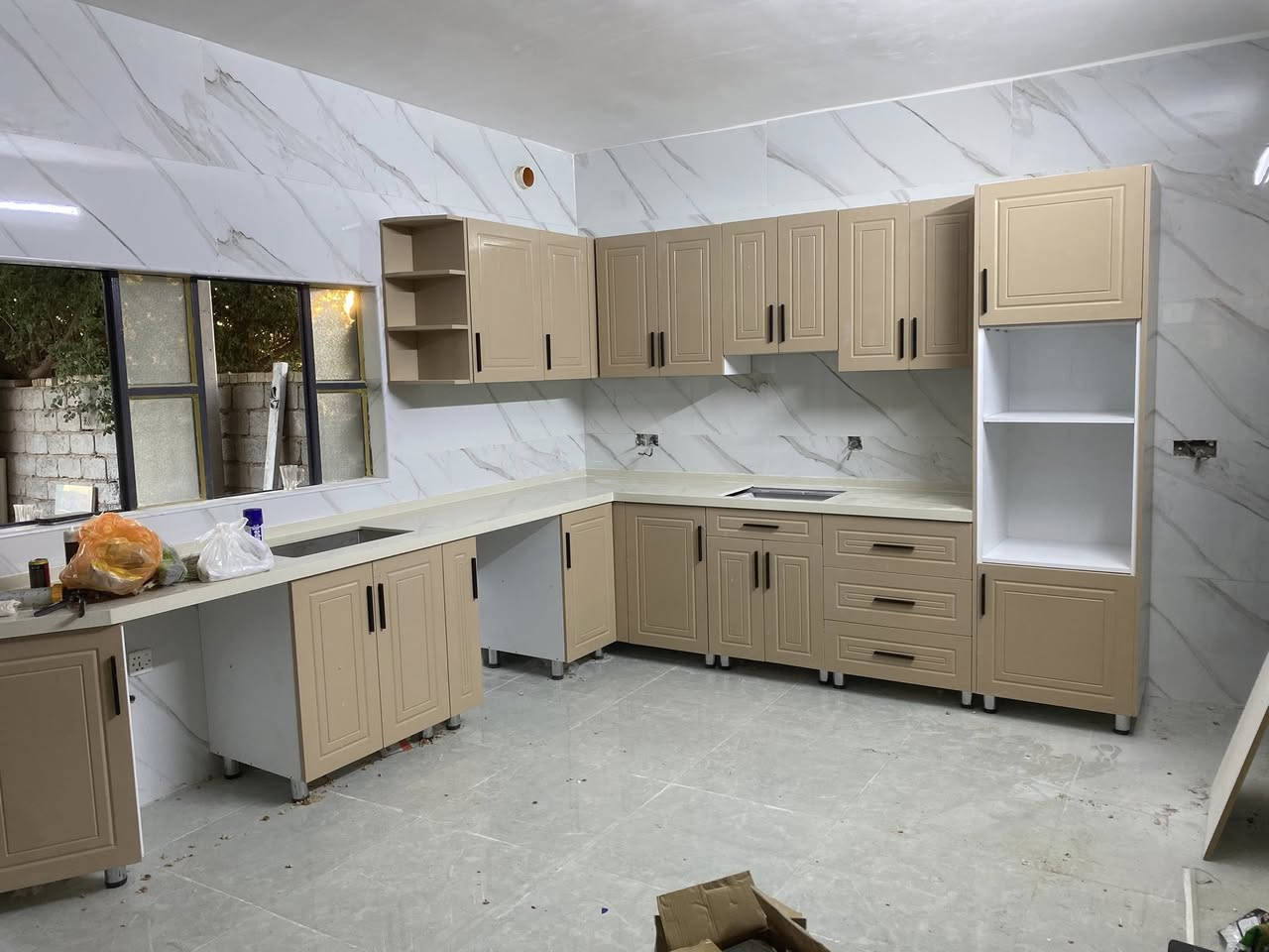 كادر نصب وتنفيذ كافة الديكورات والمطابخ وغرف النوم والدرسنك روم داخل وخارج بغداد 

للاتواصل 
***********
