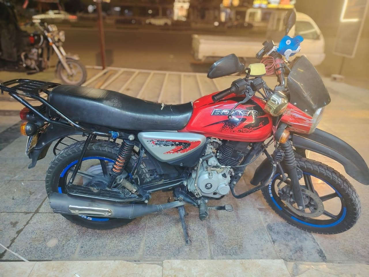 سلام عليكم
بوكسر مديل 23 على البلاد رقمها كركوك ب اسمي
شرط التحويل 
شرط المحرك ما مفتوح مطلعها من الشركه على ايدي
السعر ثنين وربع وبيها شويه مجال
***********
