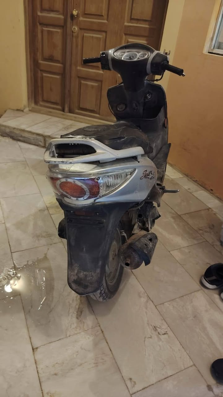 السلام عليكم
دراجه للبيع كامكو دراجه حلوه ونظيفه 

دراجه كهربائيه شغال سلف شغال نكره

دراجه بيه بس خيط بخار فقط 

السعر 300وبيه مجال لطيبين 

العنوان النجف الاشرف الرقم 0783461312والرقم الثاني ***********
