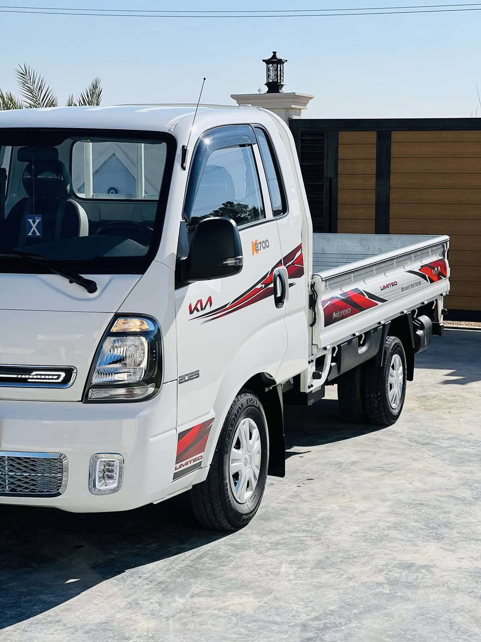 كيا بنكو 2025 رقم بغداد الجديد
2700 كرير عادي 

سيارة بآسمي شرط التحويل 

عداد المسافة (13 الف )

سياره فول 1/1 دبل ايرباك ABS

فول سستم صندوك وتانكي ماء سبايدرات 

سيارة جاهزة للاخير كبل للشارع

دوشمه ارضية وكشنات سعد الجنابي 

+غلاف بدي الثقيل 

مكان السيارة بابل الإسكندرية 📍

الشراي يتصل وبخدمتكم 

الهاتف /***********
