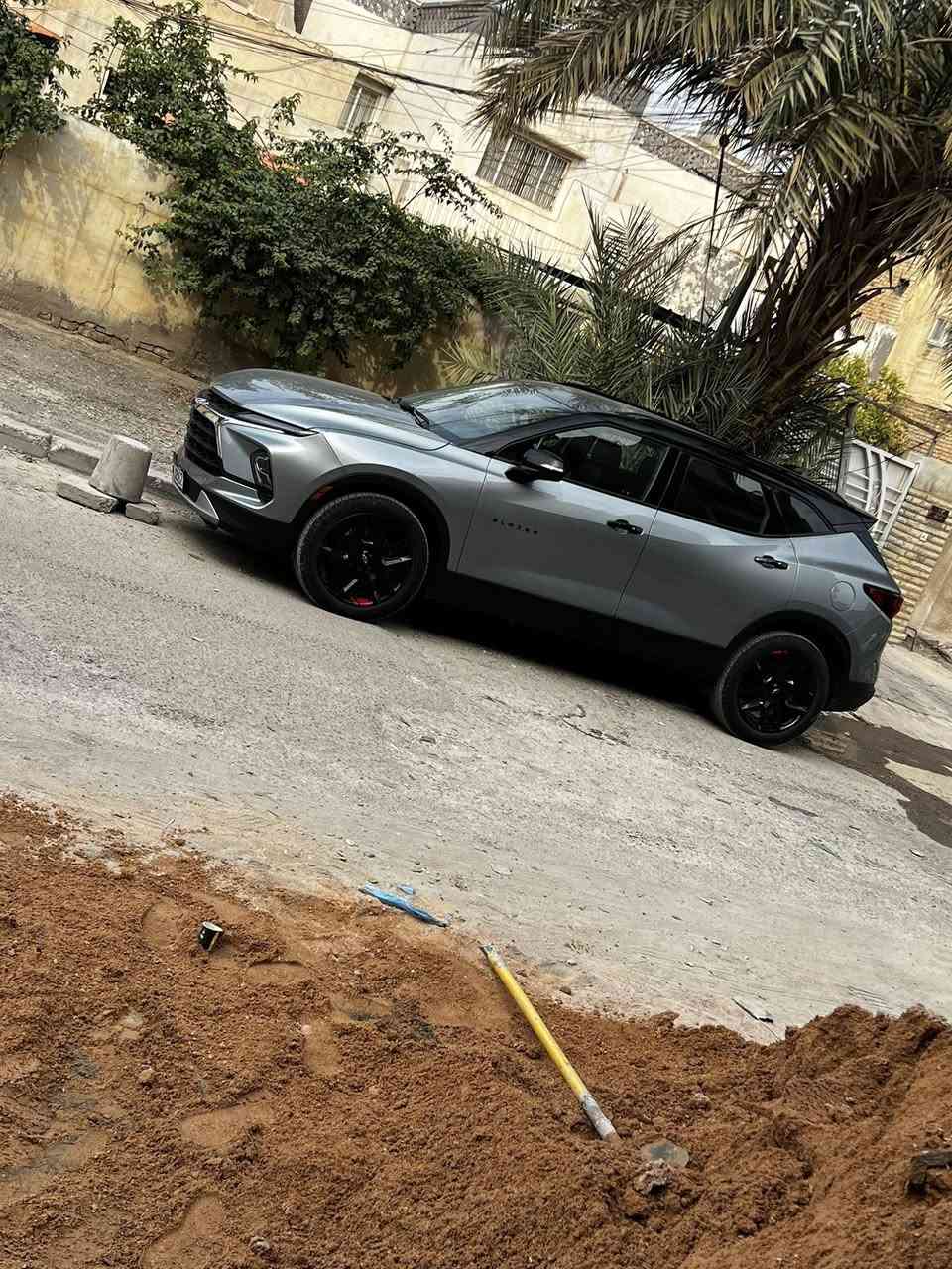 السلام عليكم
شفروليت بلايزر  2024 
السيارة فول مواصفات 3LT فئة الريد لاين 
المحرك سته سلندر V6 3600cc
ماشيه 29 الف ((كيلو ))و قابل للزيادة 
السيارة السيارة جاهزة من كلشي 
مواصفاتها تدفئه كشنات صندوك كهرباء رادار قطعتين تبريد لايتات LED نقطه عمياء بالمرايات كراسي كهرباء كشنات جلد كامرات 360 درجه ابل كاربلي و اندرويد اوتو المرايه الوسطيه تجي كامرة مثل الكاديلاك و التاهو شاحن لاسلكي مثبت سرعه تحديد مسار و هواي مواصفات ثانية معروفه البلايزر و خصوصاً هاي الفئه 
السيارة مبدل قطعه وحدة فقط البنيد و جايبين بنيد اصلي تفصيخ و البلادي مالتها موجود اذا تريدة تكدر تصلحه و ترجعه مابي شي بيها ايرباكات ثنين مصلحه بس يحتاج ترجعه سستم و هاهيه 
((مكان السيارة بغداد حي الخضراء))
((السعر 250)) شدتين و نص 
رقم التلفون للتواصل ***********
