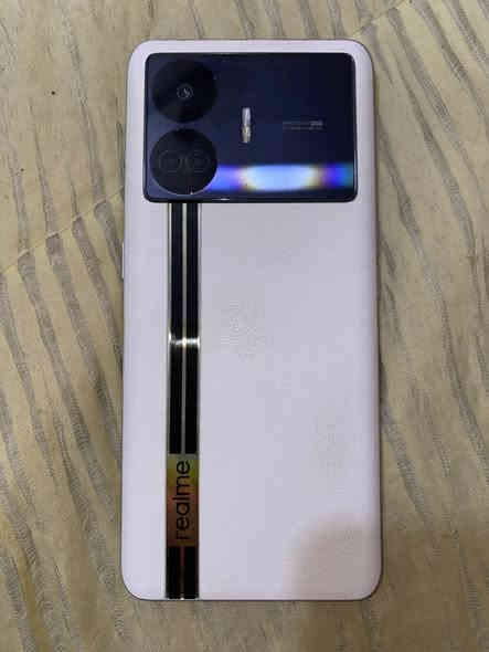 السلام عليكم جهاز realme GT Neo5 SE نظيف جدا استعمال شخصي ومثل ما موضح بالصور الضهر اقماش مرغوب الجهاز مشتري ب 600 الف من الشركه يشحن خلال دقائق فول ويكفيك اكثر من يوم استخدام متواصل يدعم احدث الالعاب بسلاسه الجهاز بي هواي مميزات تكدر تستكشفهن بنفسك  مساحته 1 تيرا 
يجي ويا شاحنته الاصليه 100 واط
و كارتونه سعره 400 الف او لو عندك ايباد ابل اراوسه للتواصل خاص او واتساب ***********
مكاني البصره الزبير
