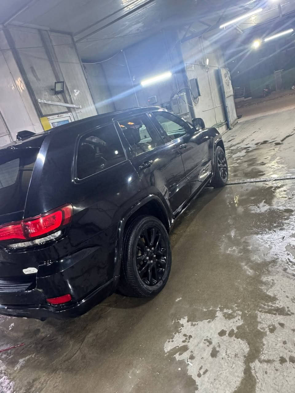 جيب بلاك توب موديل 2020 ( المحرك قايم )
مواصفات 
كاميرا ، حساسات خلفي ، توقف ذاتي ، كشنات تدفئة ، ستيرن تدفئة ، اشارة عمياء ، 
الحادث:
باب خلفي ودعامية مبدلة نفس اللون 
بدون ايرباك بلاضافة الى بارد بسيط
السعر :
20,000$ ( دفترين)
***********
