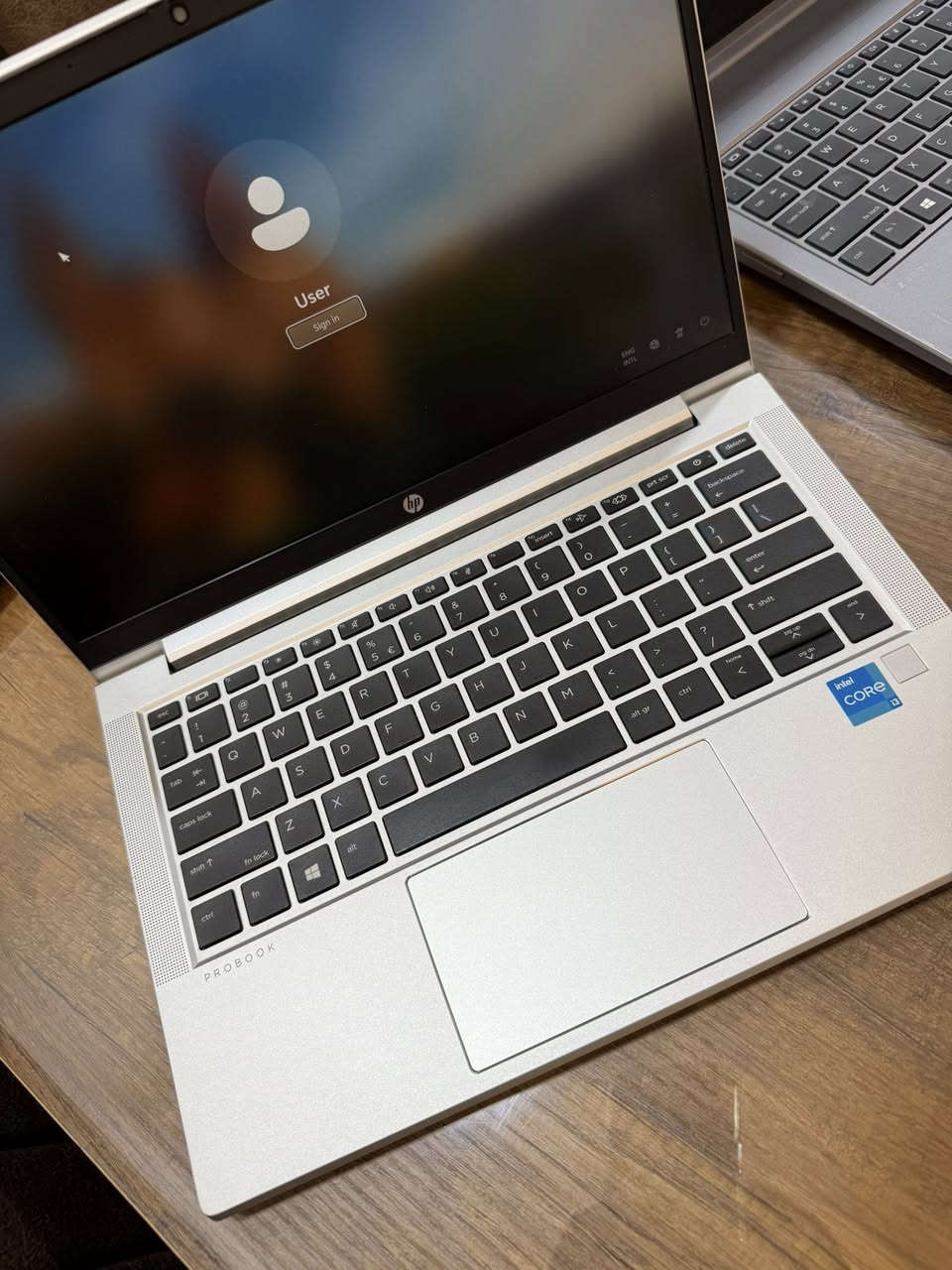 🔹 المعالج (CPU): Intel Core (أداء سلس للأعمال اليومية والمتوسطة)
🔹 الذاكرة (RAM): 16GB
🔹 التخزين: SSD NVMe سريع
🔹 كرت الشاشة: Intel UHD Graphics
🔹 الشاشة: وضوح عالي (مناسب للدراسة والعمل والتصفح)
حجم الشاشه : 13 انج 
الجيل 11 
🔹 النظام: Windows 11
🔹 التصميم: نحيف وأنيق – سهل الحمل
🔹 الاستخدام:
✔️ دراسة
✔️ أعمال مكتبية
✔️ تصفح وإنترنت
✔️ مشاهدة فيديوهات

✨ الجهاز نظيف ويعمل بكفاءة عالية
📌 مناسب للطلاب والموظفين
السعر 300 الف 
***********
