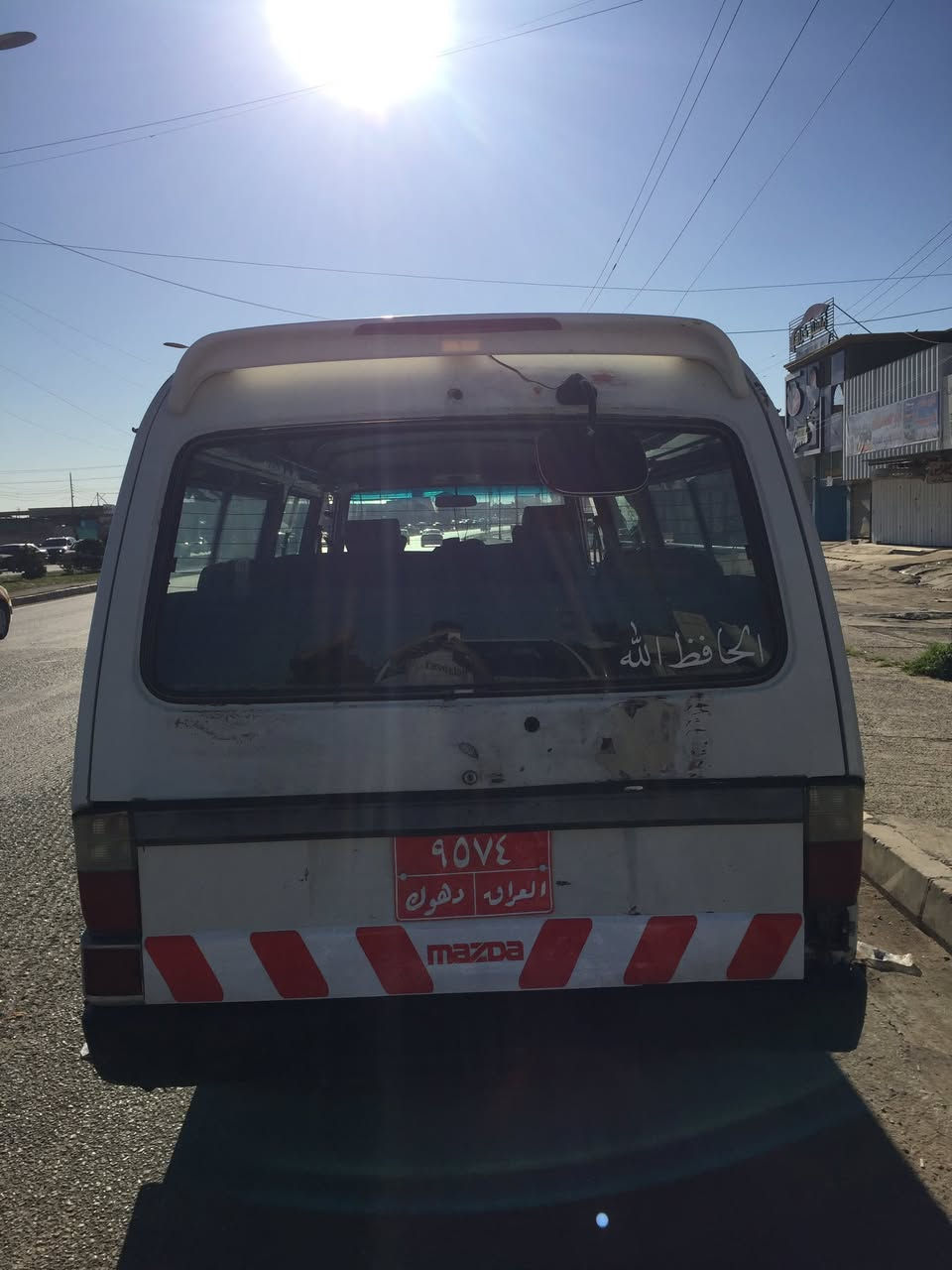 سلام عليكم مازده 14 راكب للبيع موديل 90  رقم سياره دهوك 
وكاله وتحويل شرط  بدون غرامات  .السعر 45 وبيه ومجال    سياره موجوده موصل حي وحده للاستسفار تواصل ع رقم ***********
