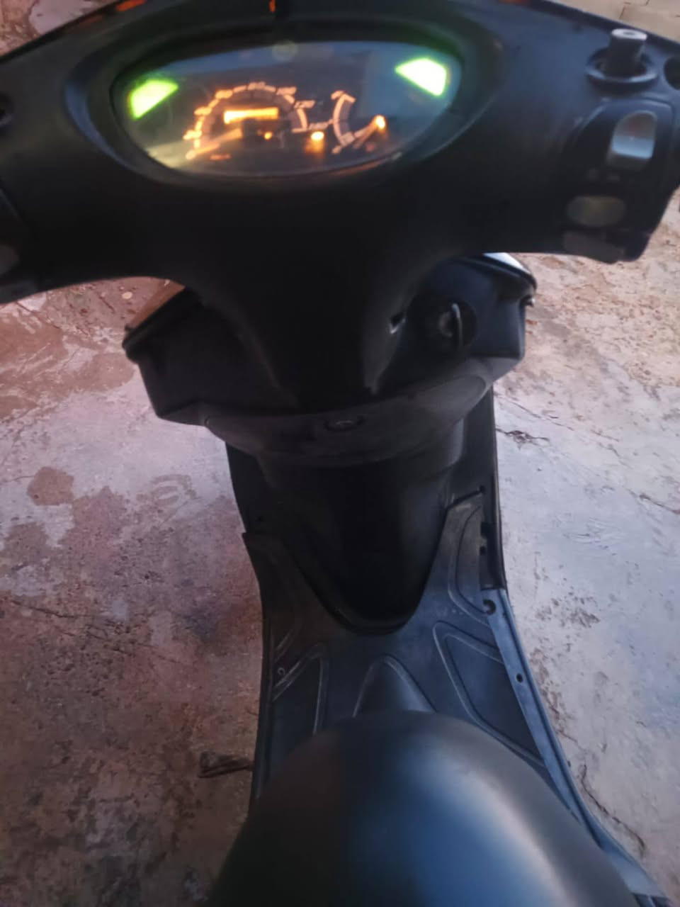 السلام عليكم اخوان دراجة ماكس للبيع مكينة كهربائيات كلهة مكفولة الكفرات عل بلاد السعر ٢٧٥وبيهة مجال بسيط مكاني النصر و السلام الحصوة 
***********
